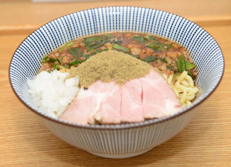 マゼニボジャンキーは、無料で麺の大盛りができてライス付き。