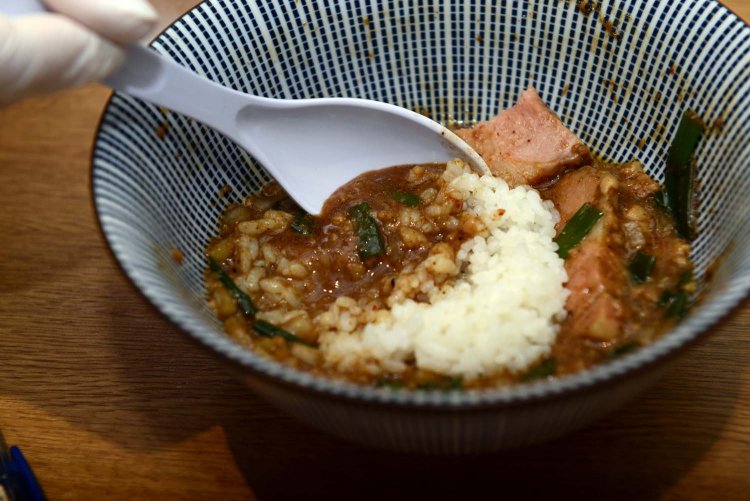 残ったスープとライスを合わせて最後までおいしくいただく。