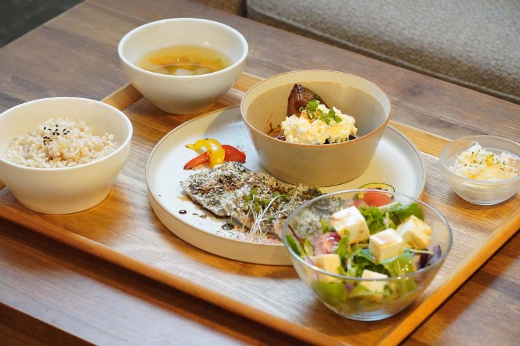 秋のお魚プレート1500円。