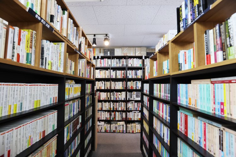 2020年1月にオープン。お客さんからの買い取り内容によって日々ラインナップは変化する。