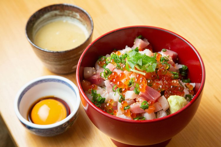 福郎丼いくらのせ1400円。