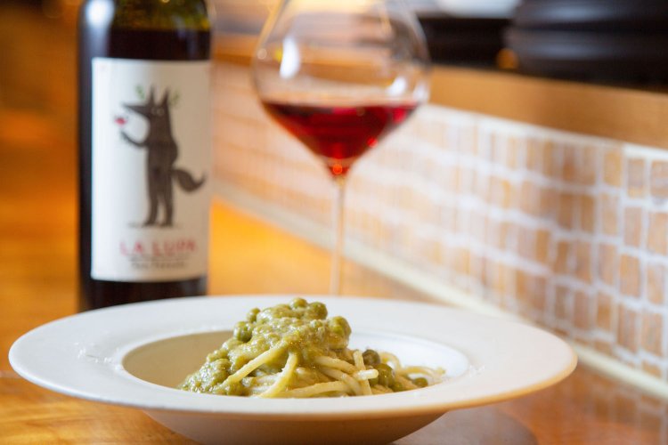 グリンピースのスパゲットーニ1800円（2022年4月時点のメニューと価格）。