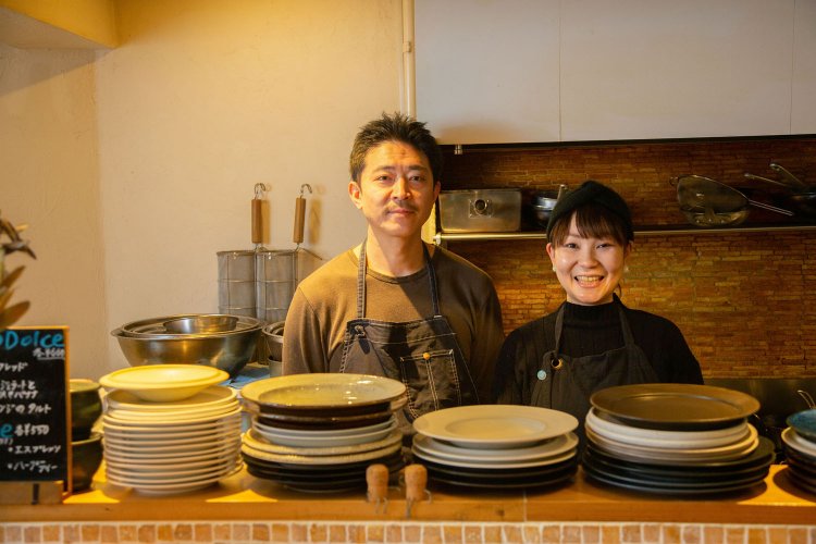 2人とも長野県出身で最近は地元食材にも積極的。6品のお任せコースもおすすめです。