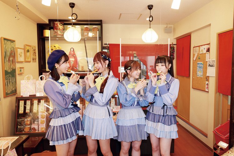 おしあげ煎餅本舗　4人と