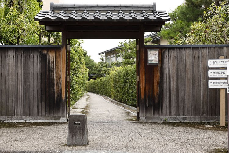 ここから長町武家屋敷跡地へ。雰囲気が一変。