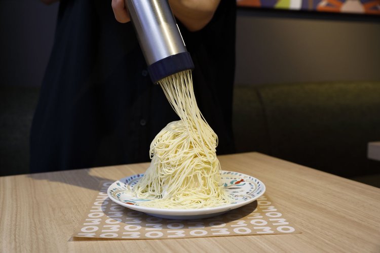 カフェタイムの一番人気は自分で仕上げる「五郎島金時モンブラン」1000円。意外と難しかったが、これも楽しい思い出に。