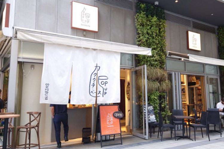 爽やかな白い暖簾が目印だ。