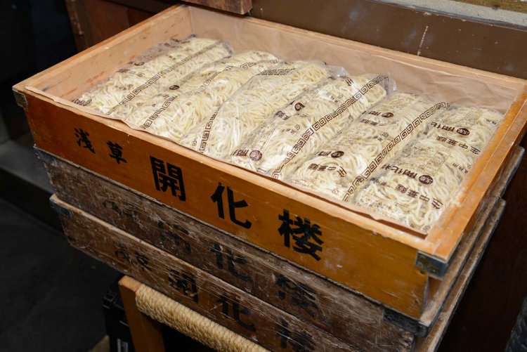 スープの特性を生かすために作られた『開花楼』の特注麺。