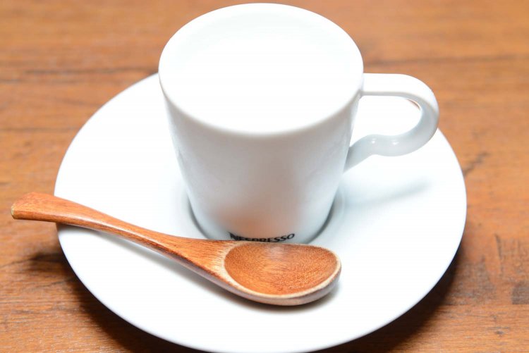 ランチタイムには女性や学生限定でエスプレッソカップに入った杏仁豆腐がサービス（数量限定）。