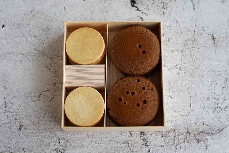 詰め合わせ（揚最中4個南蛮焼2個入り）1340円。