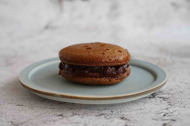 南蛮焼（おぐら餡）1個248円。