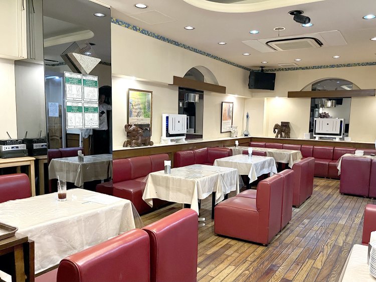 ゆったり座れるソファ席でくつろげる。