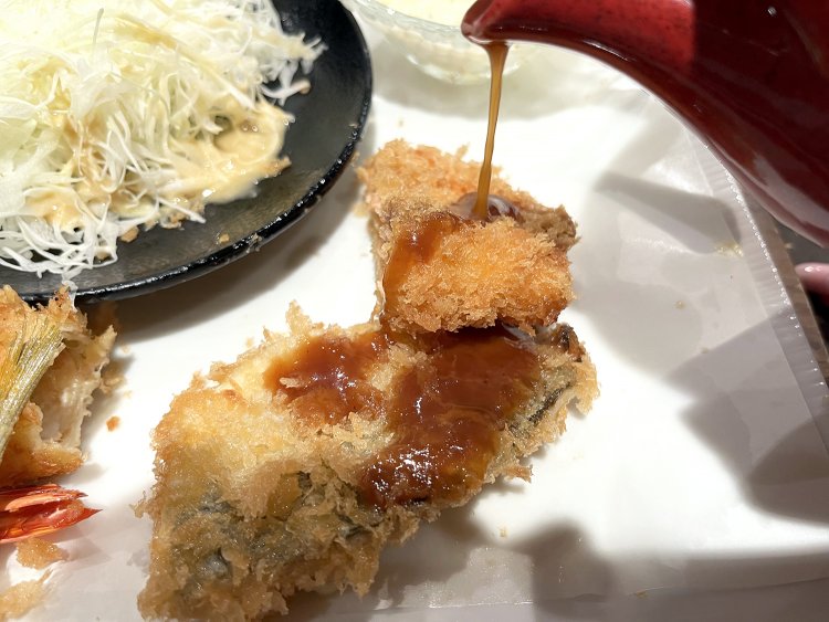 フルーティーなソースはエビフライはもちろん、アジやサーモンのフライにもぴったり。