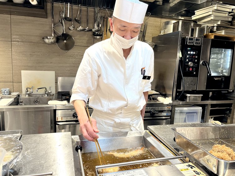 和食一筋で腕を磨いてきた店長の坂さん。