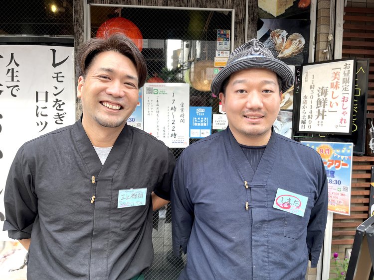 写真左が店主の三上徹朗さん、右はランチタイムの料理長、島田一誠さん。