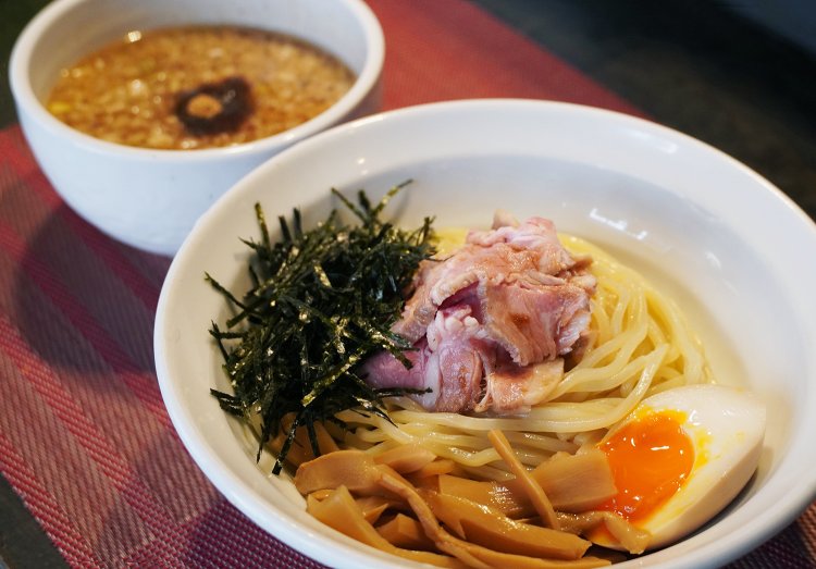 週替わりと季節替わりの限定メニューも登場する。