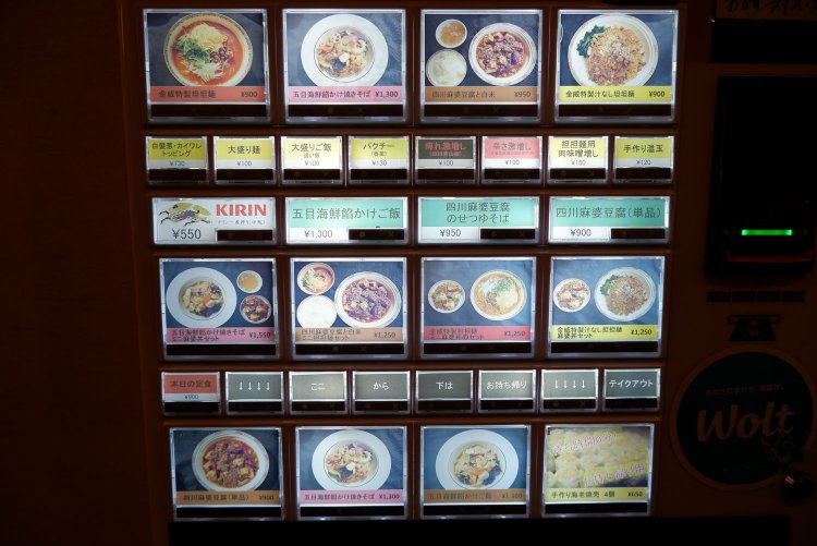 担々麺のほか、麻婆豆腐やあんかけ焼きそばも、この店の名物。