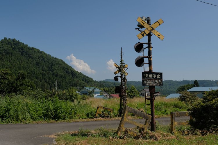 警報機は「使用中止」の表示が掲げられたまま幾年の月日を過ぎてきて、さらにこの先も変わらずに過ごしていくことだろう。