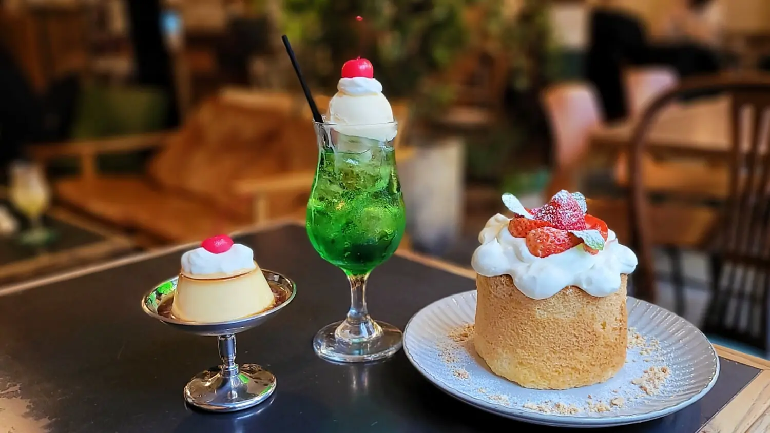 新宿の隠れ家カフェでフワフワの お一人様シフォンケーキ を楽しむ Breath Cafe 黒猫スイーツ散歩 新宿編 さんたつ By 散歩の達人