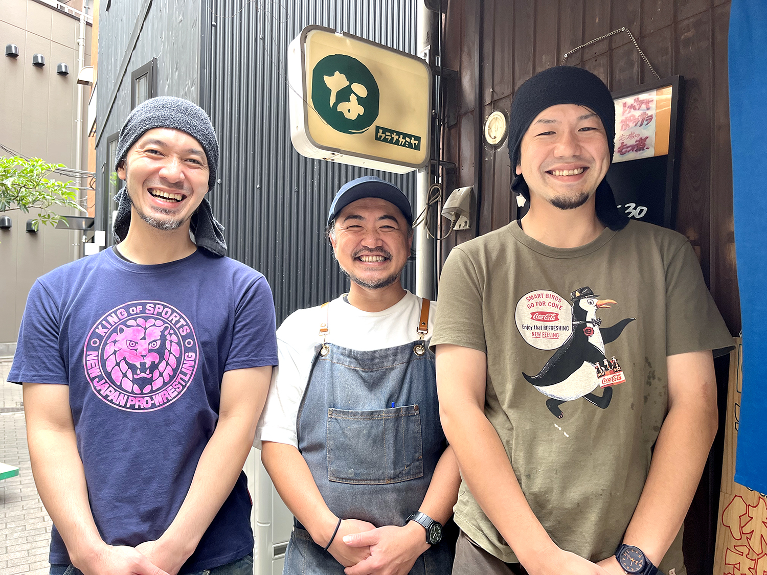 現在の『なかみ家』の精鋭たち！　右から店長の古川隆太さん、オーナーの松本明さん、料理長の小嶋祐輝さん。