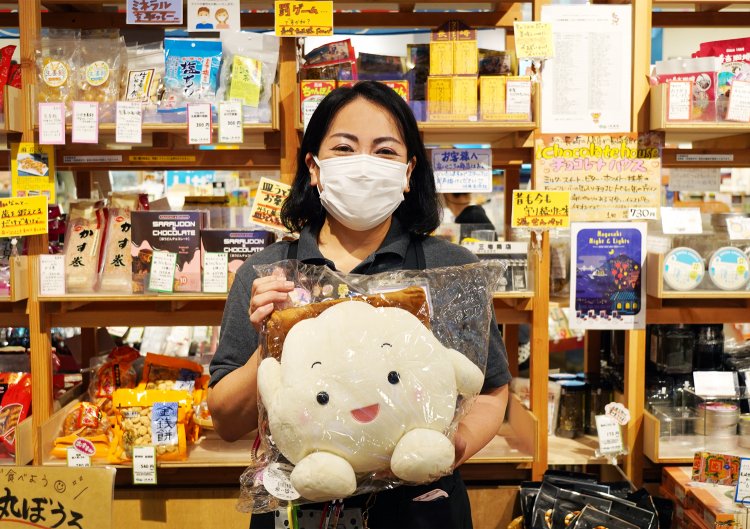 県出身の井手さんと角煮まんじゅうちゃん。