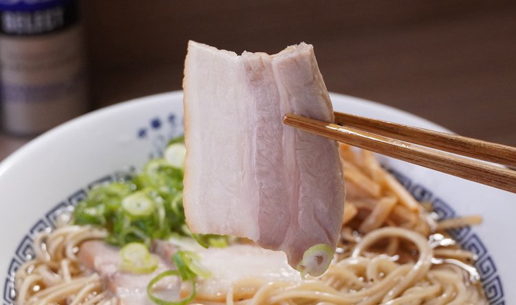 味わいの深い薄切りチャーシュー。