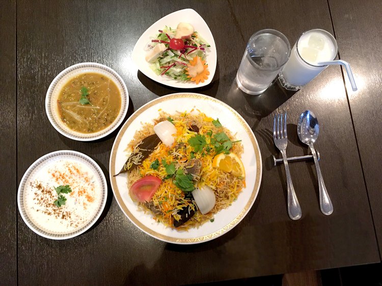 ビリヤーニセット（ラム）1260円。ランチセットでは店一番の人気。