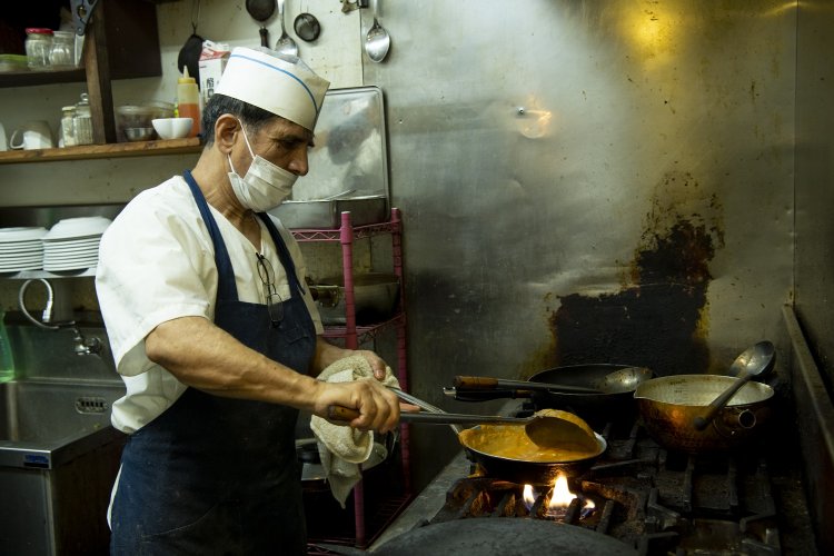 スパイスの香り濃厚な厨房。