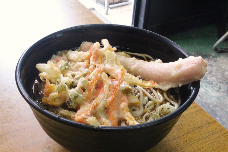 かき揚げにソーセージで500円。