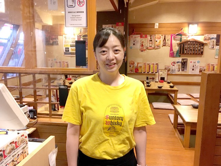 店に入ると店長が元気な笑顔で出迎えてくれる。