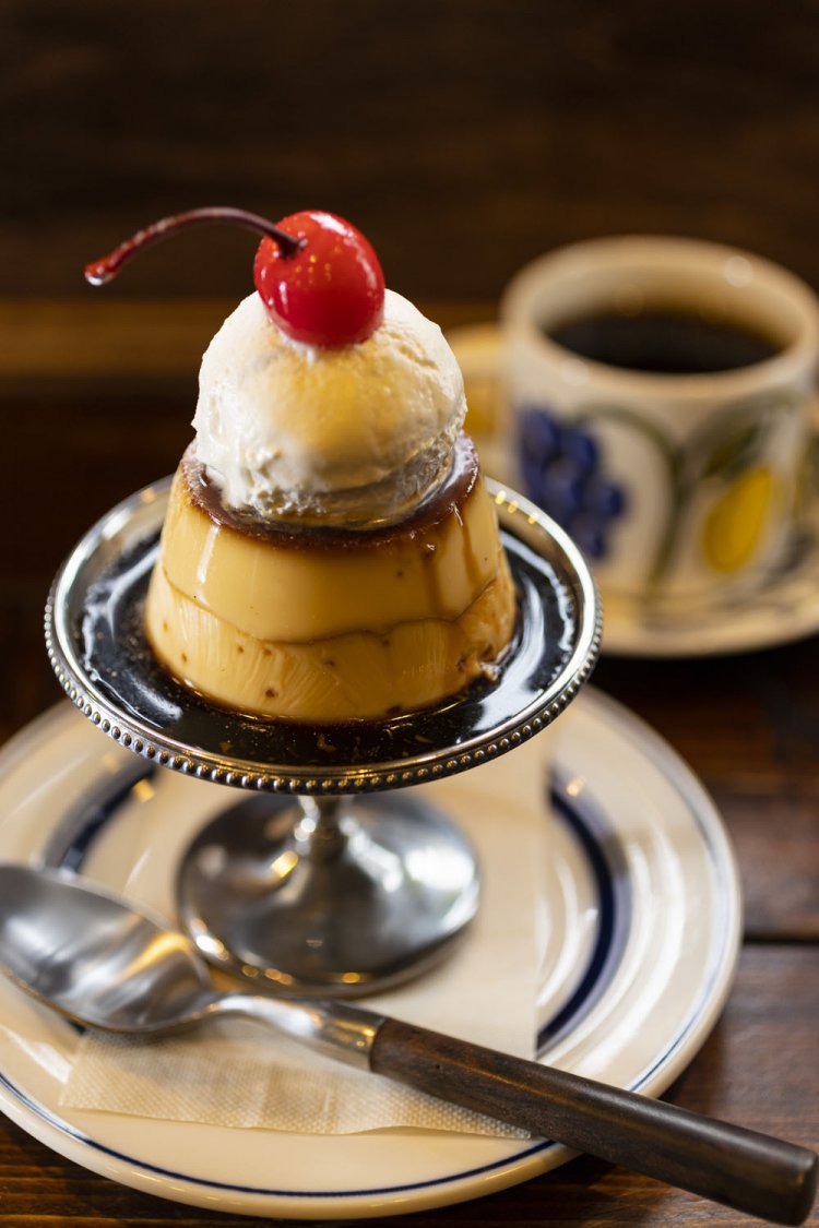 ほんのり苦め、店内限定の自家製クラシックカスタードプリン580円。