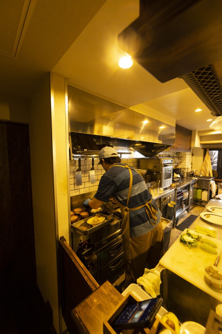 注文を受けてから丁寧に作る。接客も手厚い。