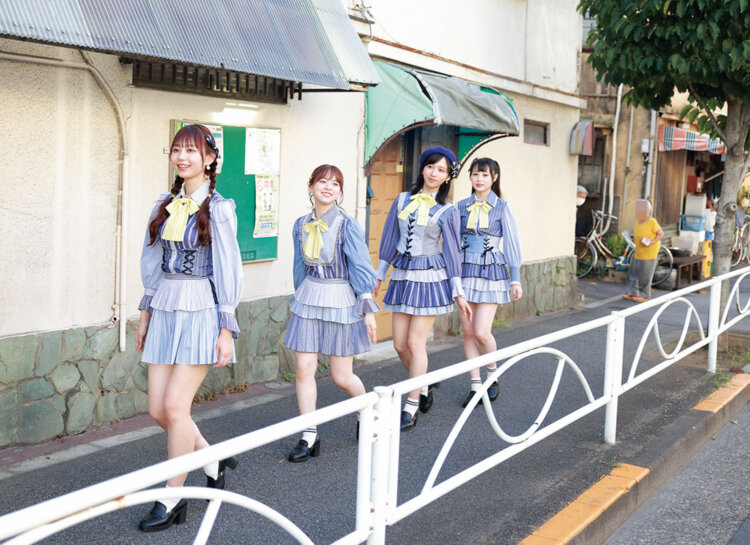 亀戸線沿線には、時が止まったような昔ながらの街並みが残る。