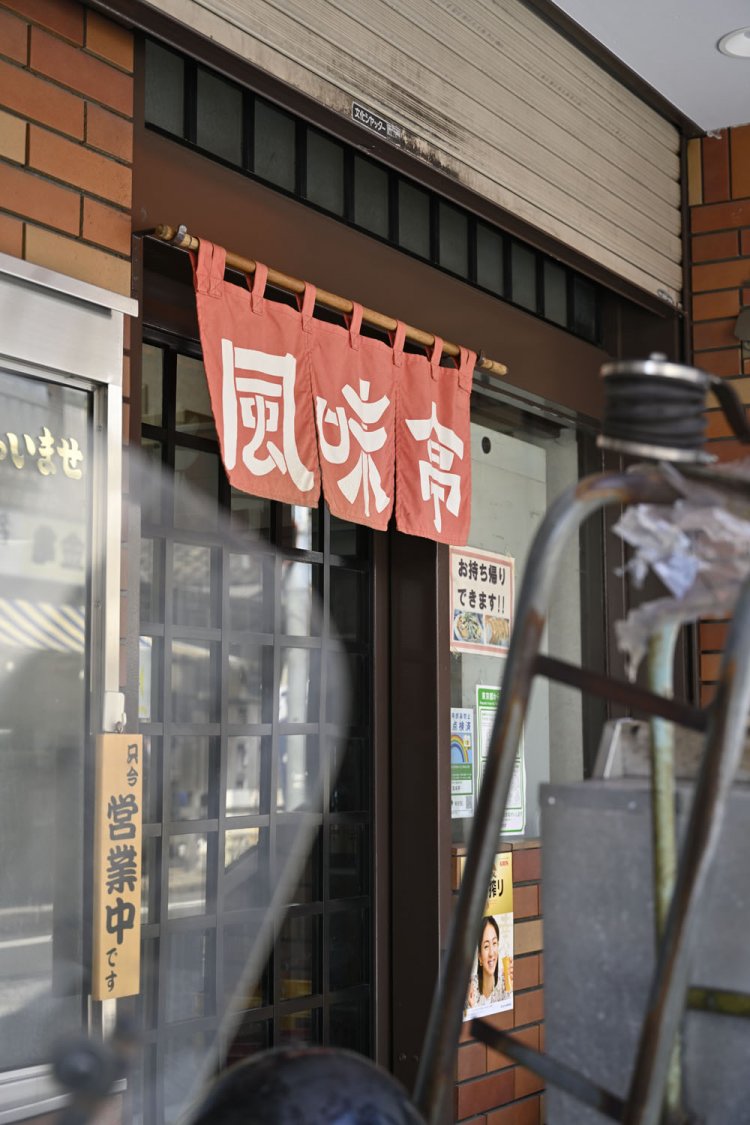 赤いのれんもフォトスポットのひとつ。