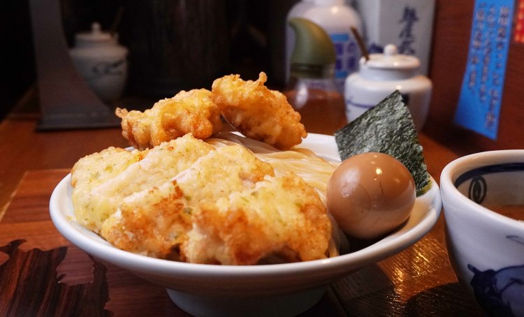 揚げ物がどどん。食べごたえ満点だ。