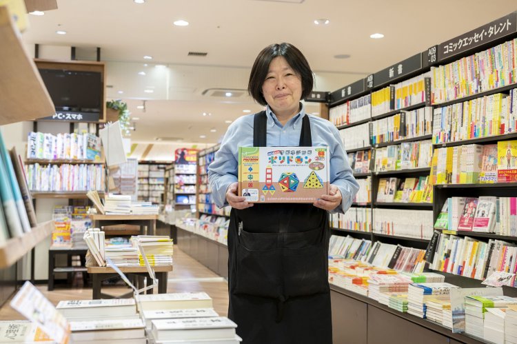 お話を伺った北川恭子さん。「幾何学的な形を組み合わせて立体的な造形をつくる『ポリドロン』おすすめです！」。