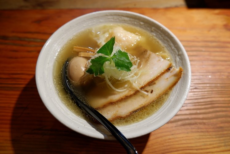 特製塩ラーメン1000円。