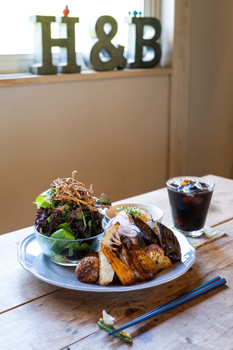 ドリンク付きで彩り豊かなワンプレートランチ 1650円（2022年9月以降価格改定の見込み）。