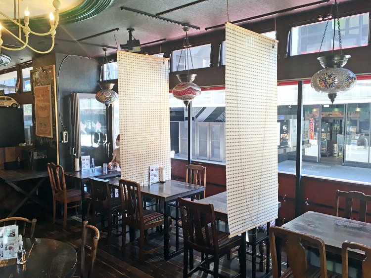 パーテーションで区切ってあるので、1人でもゆっくりできる。