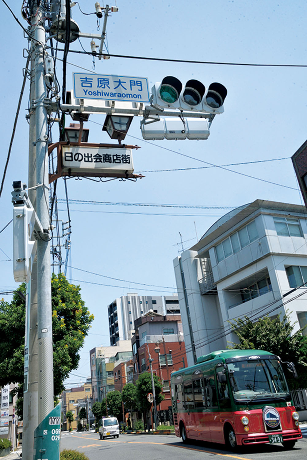 この商店街は、関東大震災後に「吉原大門通り日の出会」として誕生。