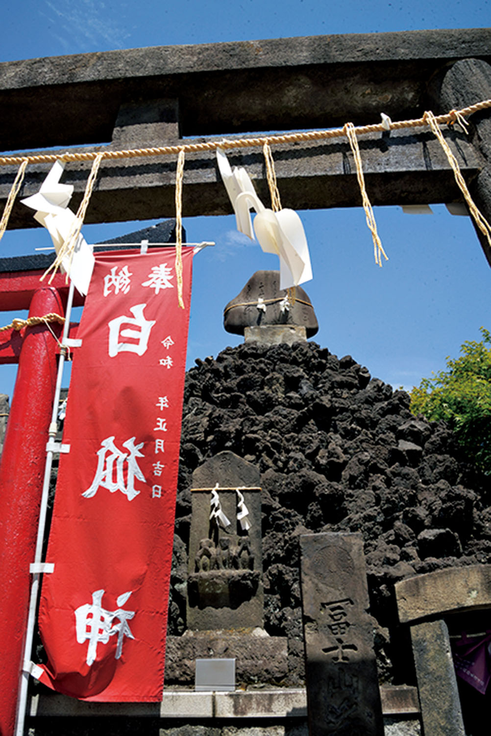宝暦8年（1758）築造の富士塚。