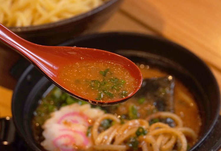 つけ汁にも明太子のつぶつぶ感が残る。