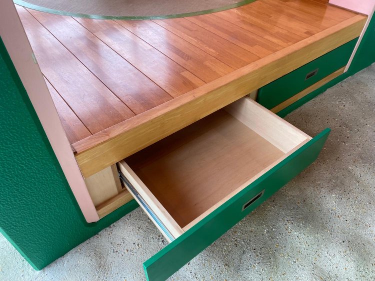 収納スペースは、和室の下にある引き出しのみ。