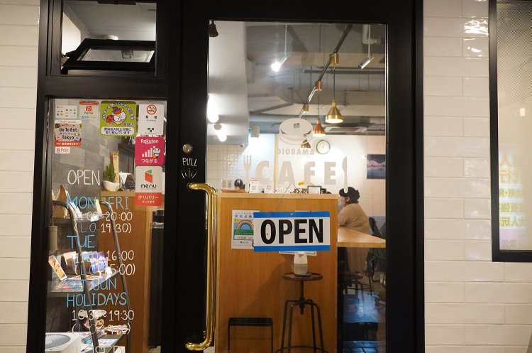 カフェ、ギャラリー、塾など、さまざまな顔を持つカフェだ。