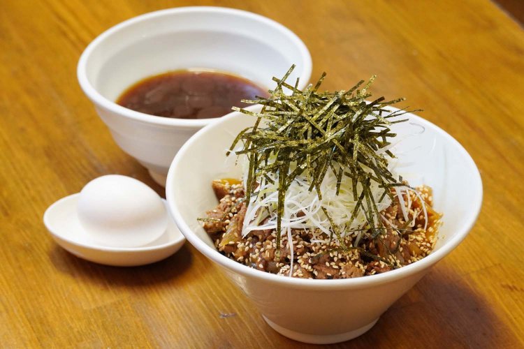 馳走麺 狸穴（ちそうめん まみあな）