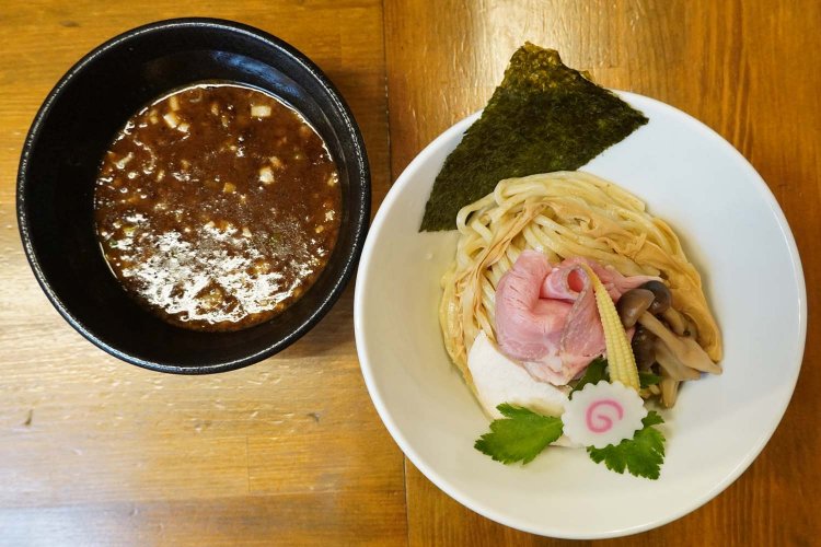 馳走麺 狸穴（ちそうめん まみあな）