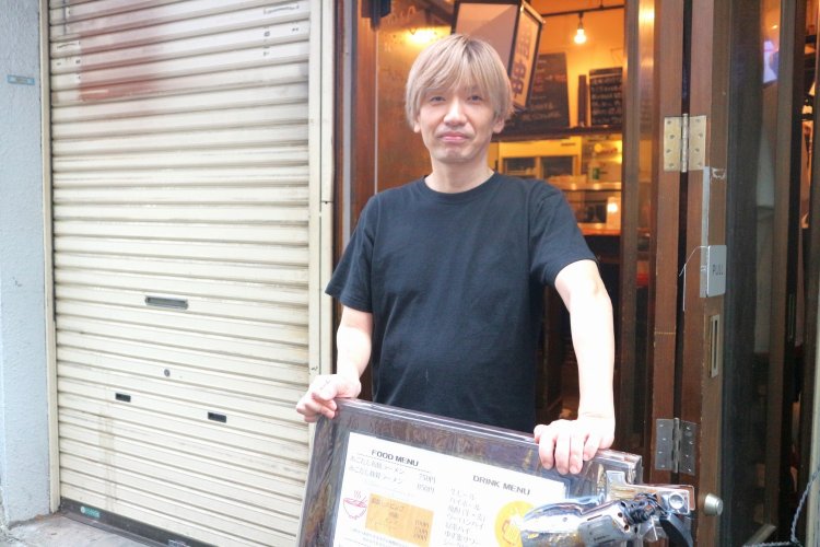 店主の浅場さんは、多彩なジャンルの飲食店で調理経験を持つ。