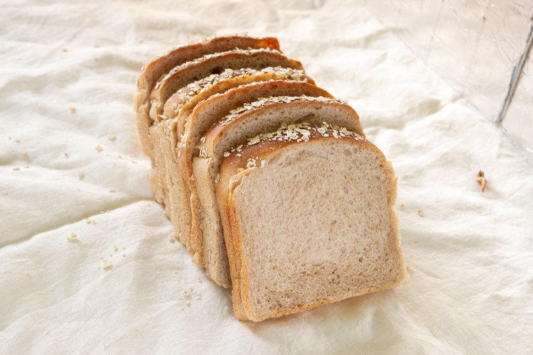 ライ麦食パン350円。