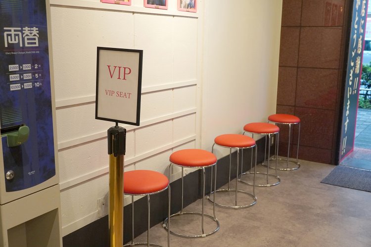 満席待ちのシートはVIP席。