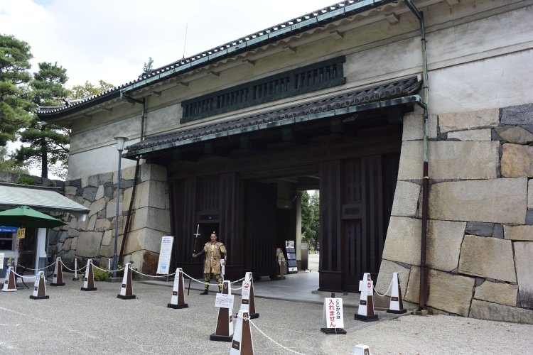 名古屋城正門、城の玄関口じゃ。